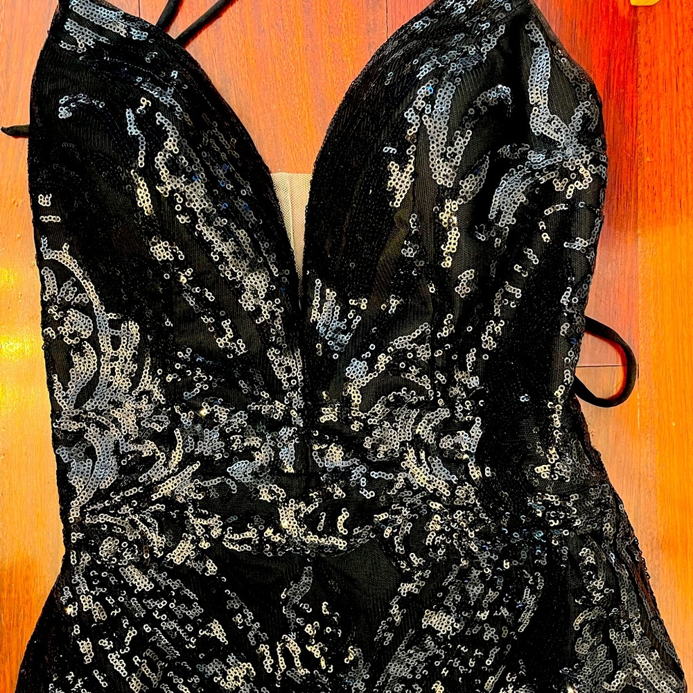 Size 0 black sequin Homecoming / Cocktail Dress. Spaghetti straps. Never worn.